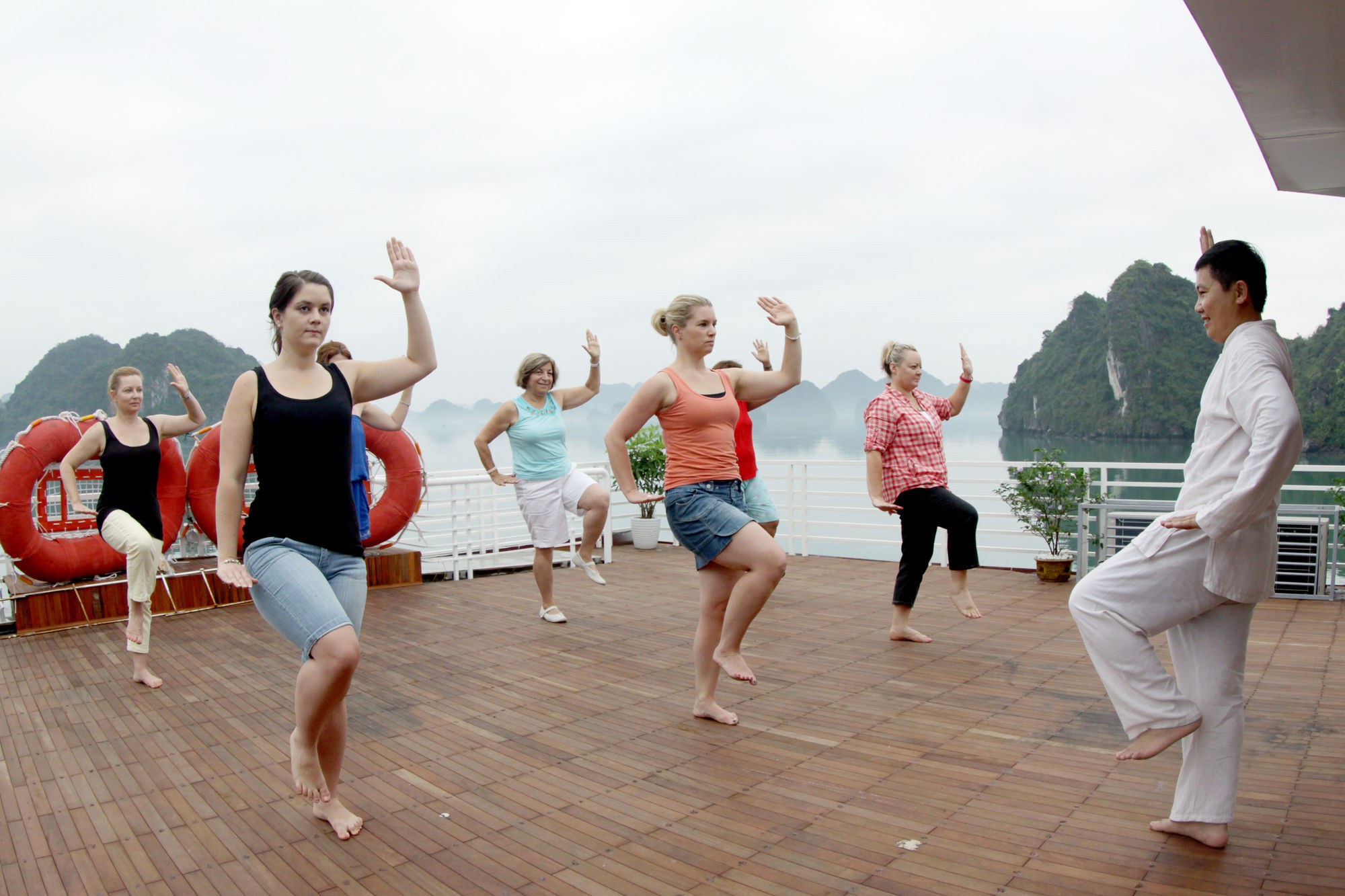 Huong Hai Sealife Cruise Ha Long Exterior photo